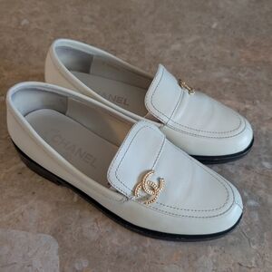 Chanel Loafers Cream Moccasin Made In Italy Authentic Leather Women Size 37 C